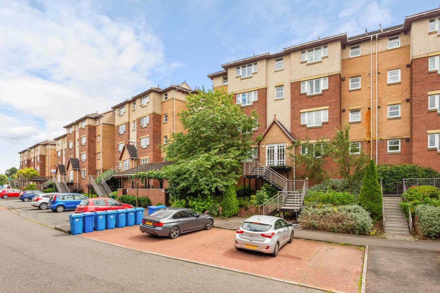 Flat Almondview in Livingston