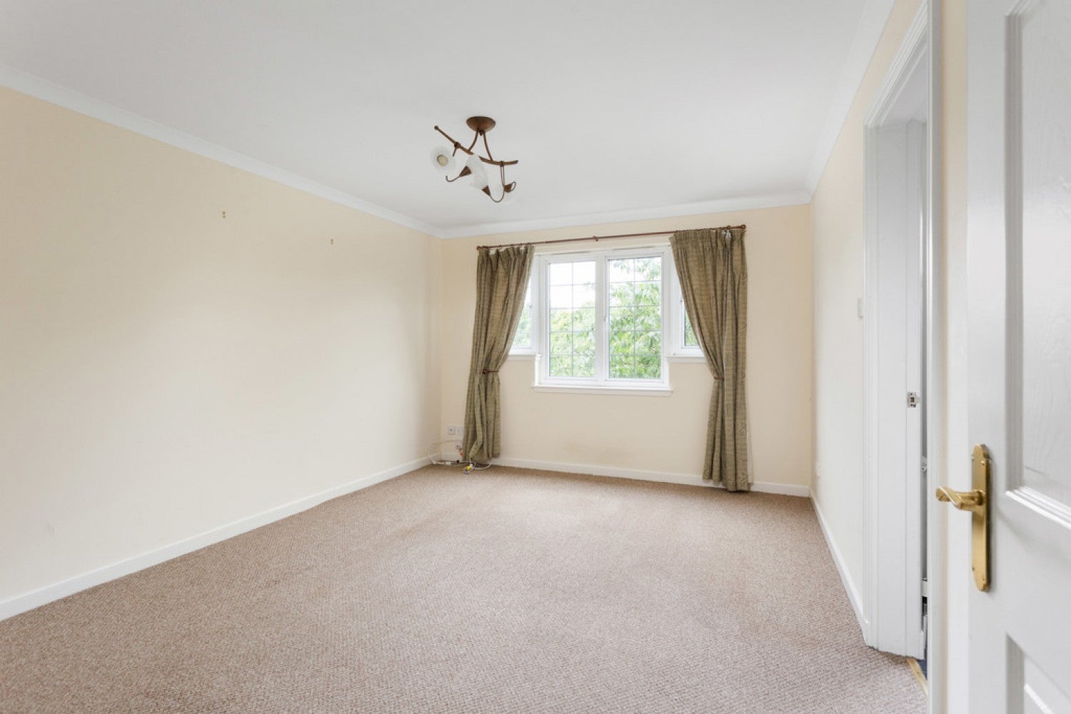Flat Almondview in Livingston