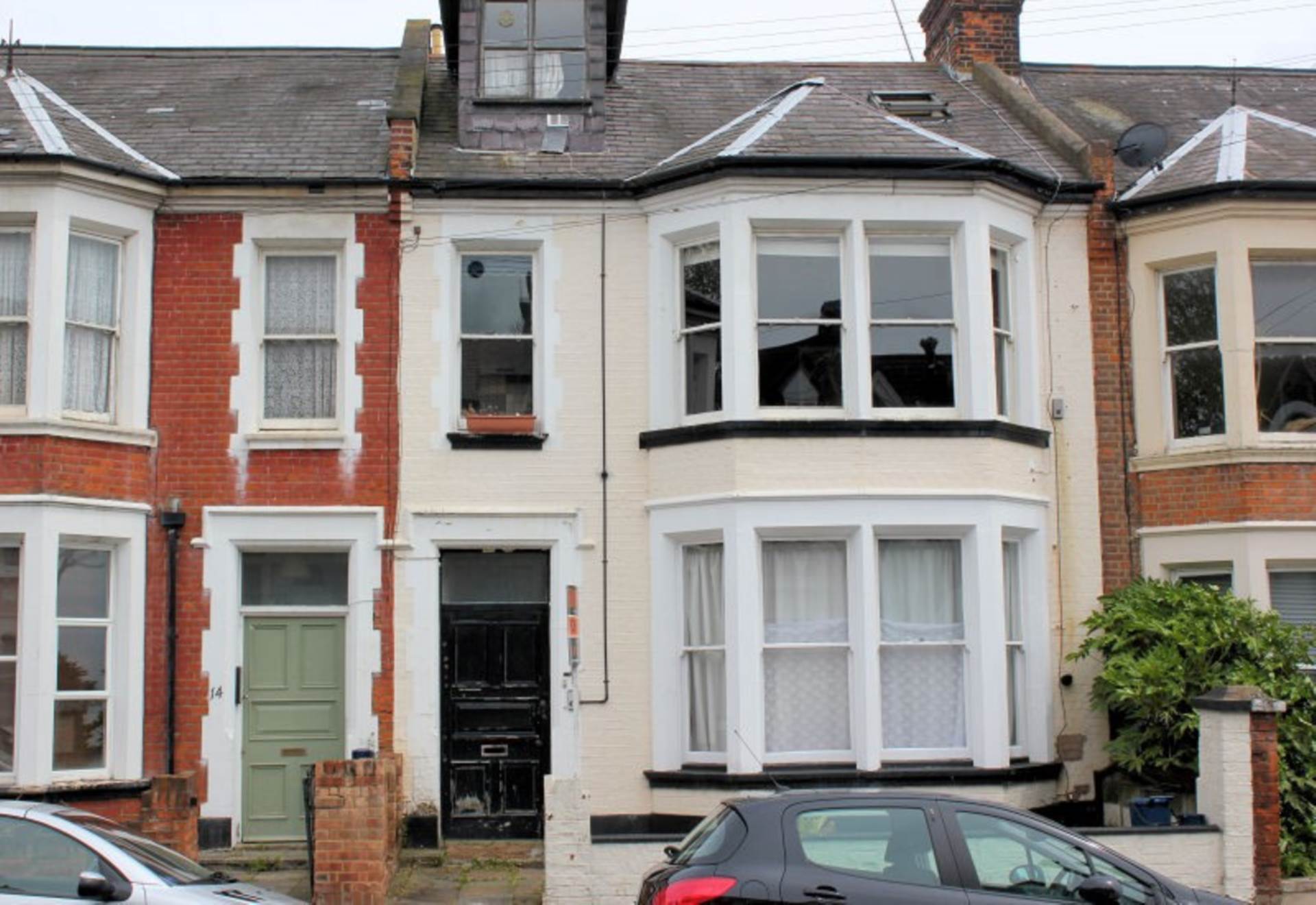 Flat Marine Avenue in Southend-on-Sea