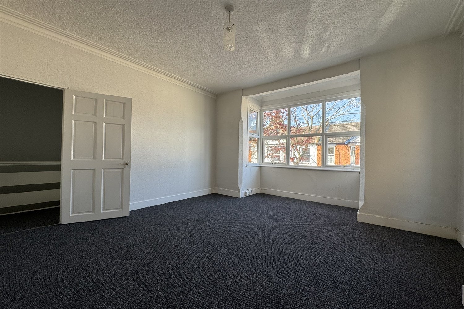 Flat Wenham Drive in Southend-on-Sea
