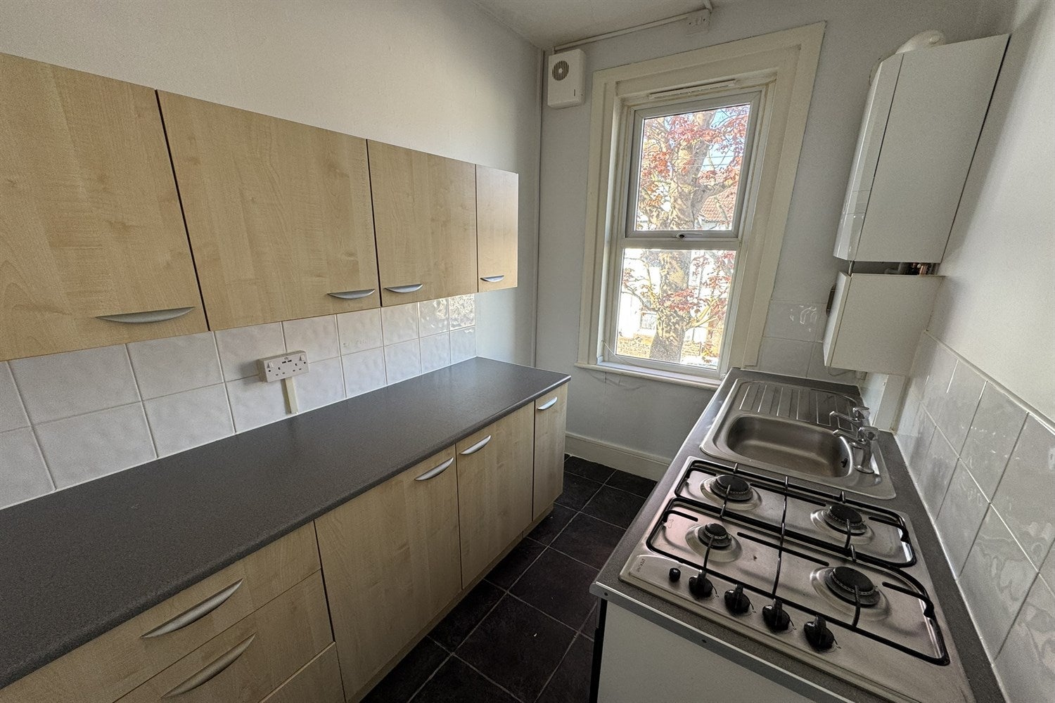 Flat Wenham Drive in Southend-on-Sea