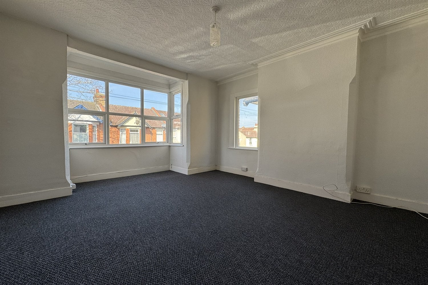 Flat Wenham Drive in Southend-on-Sea