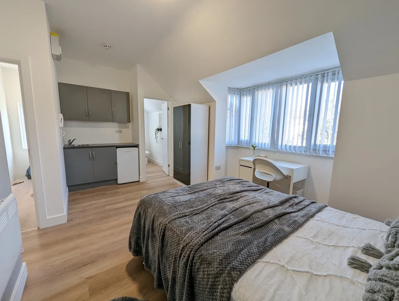 Room The Meadow Way in Greater London