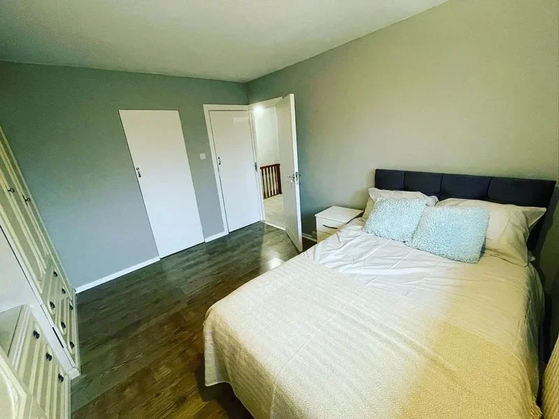 Room South Park Way in Greater London