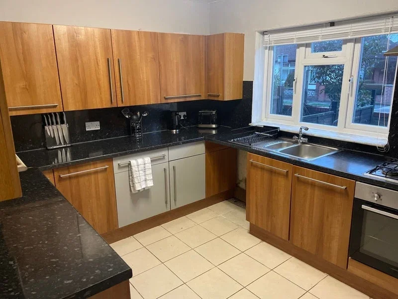 Room South Park Way in Greater London