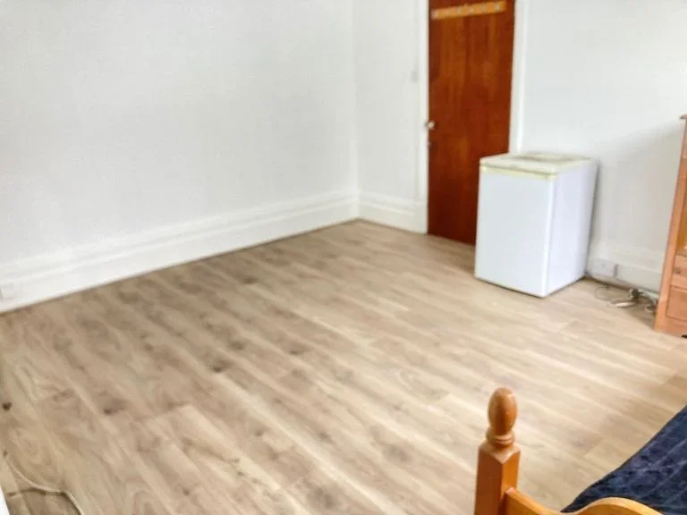 Room Hastings Road in Greater London