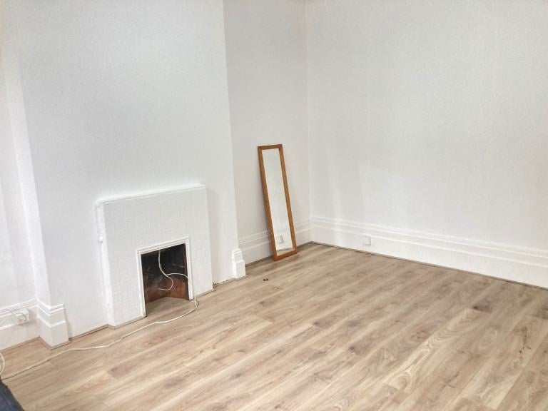 Room Hastings Road in Greater London