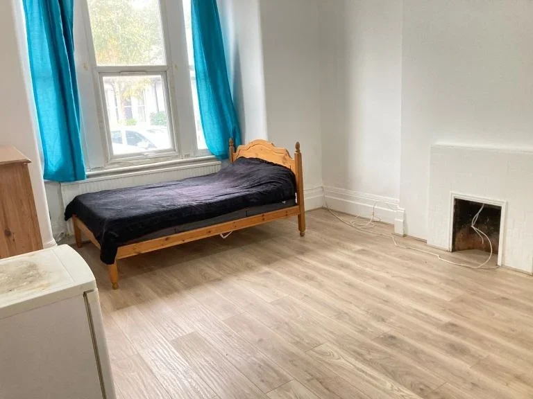 Room Hastings Road in Greater London