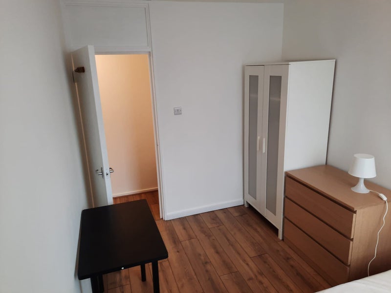 Room Kirwyn Way in Greater London