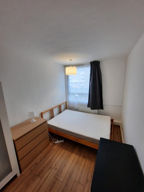 Room Kirwyn Way in Greater London
