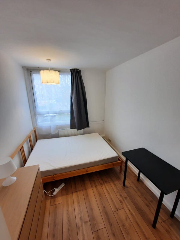 Room Kirwyn Way in Greater London