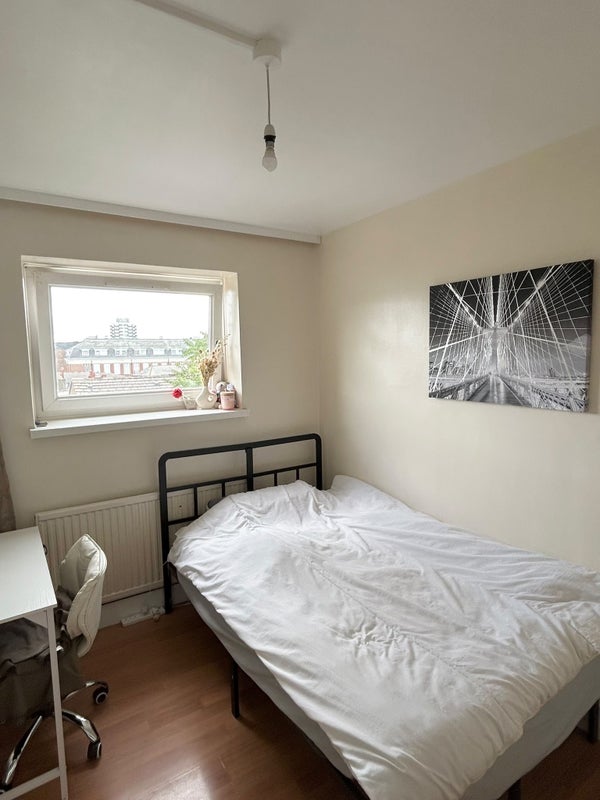 Room Castlehaven Road in Greater London