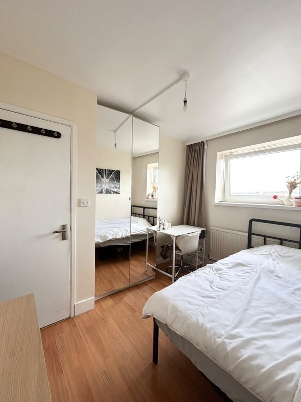 Room Castlehaven Road in Greater London
