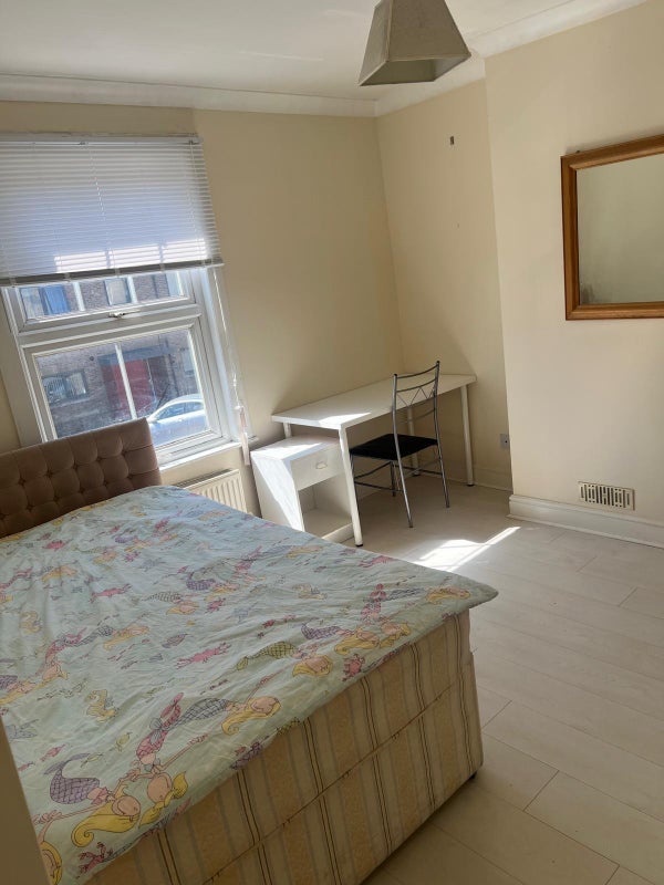 Room Marconi Road in Chelmsford