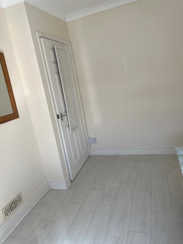 Room Marconi Road in Chelmsford