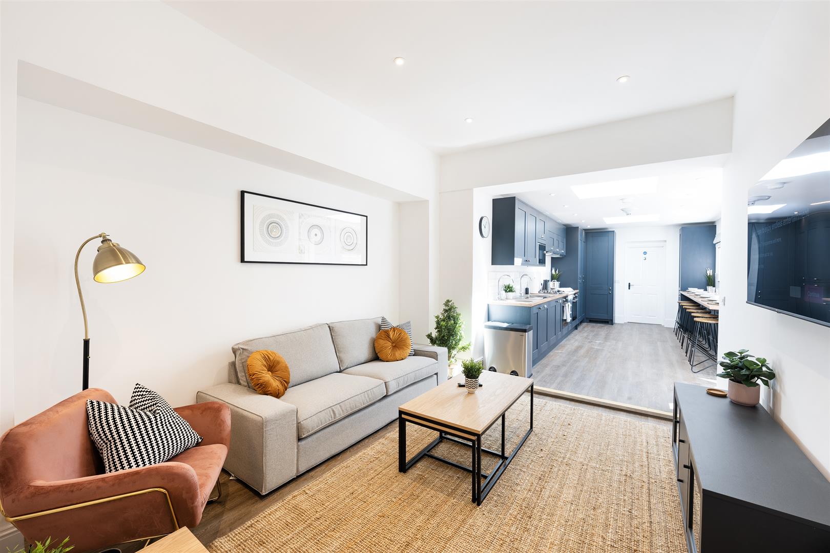 Room Overnhill Road in Kingswood