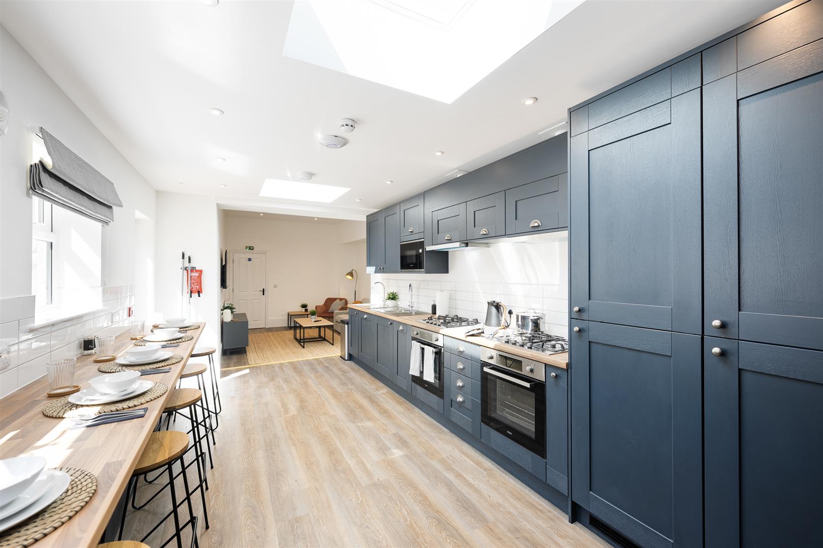 Room Overnhill Road in Kingswood
