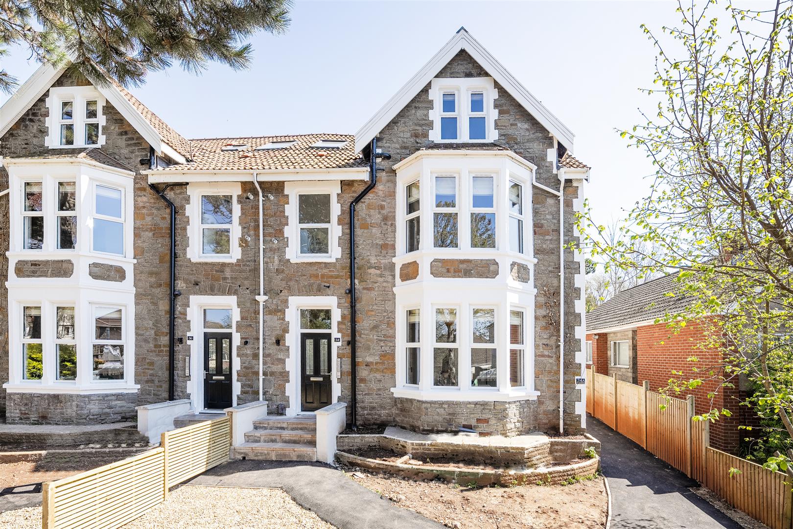 Room Overnhill Road in Kingswood