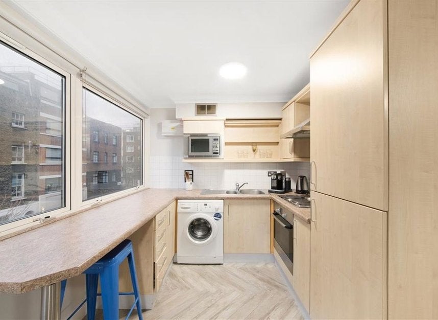 Flat Fitzroy Street in Greater London