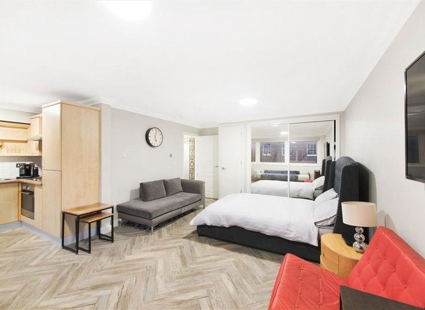 Flat Fitzroy Street in Greater London