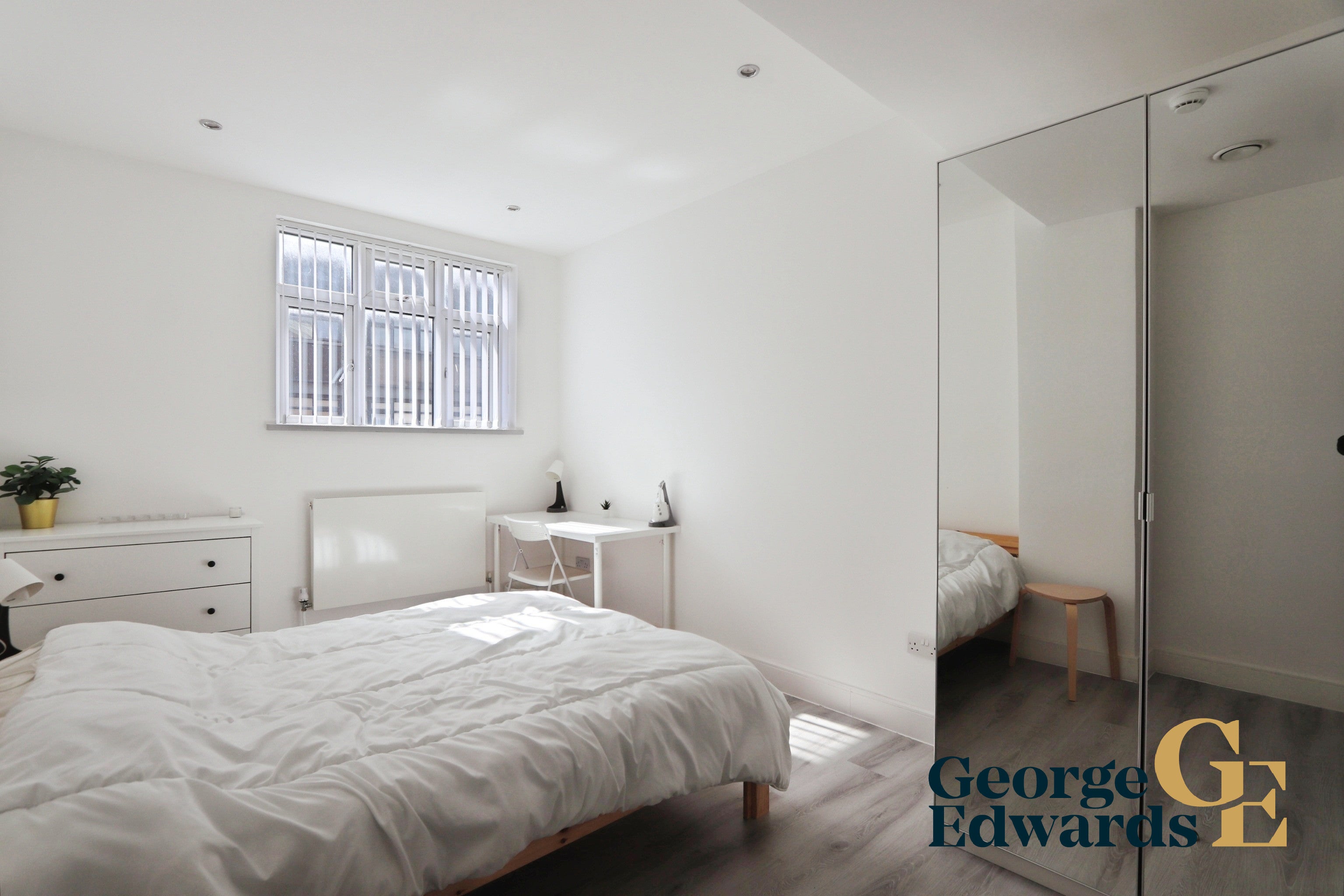 Room Osmaston Road in Derby