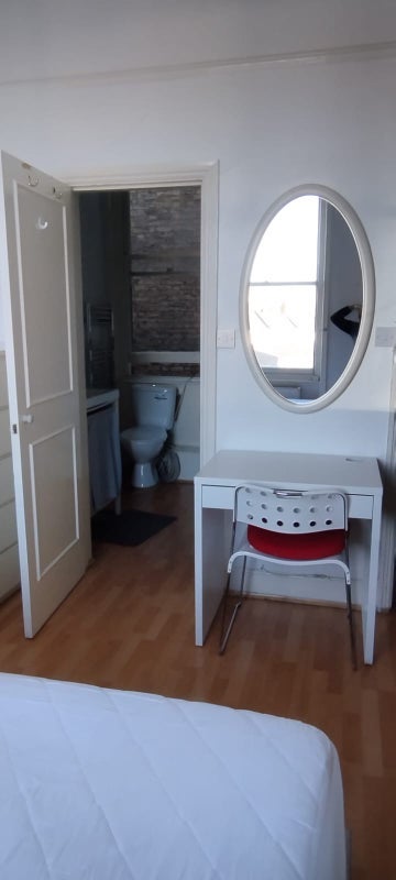 Room Acton Lane in Greater London