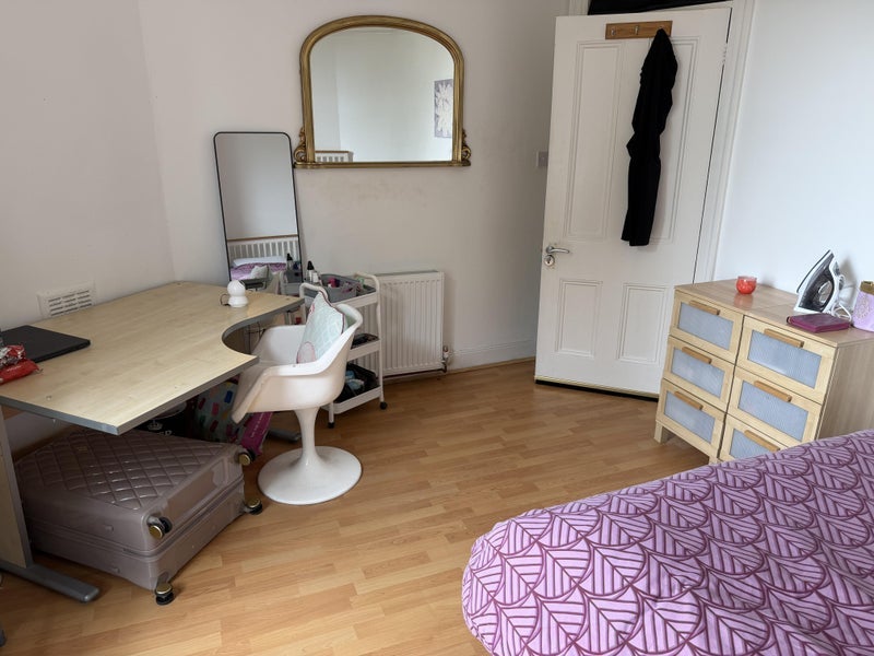 Room Acton Lane in Greater London