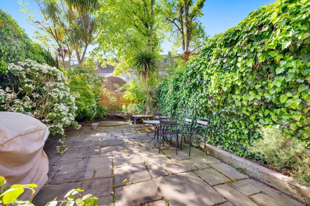 Flat Maygrove Road in Greater London