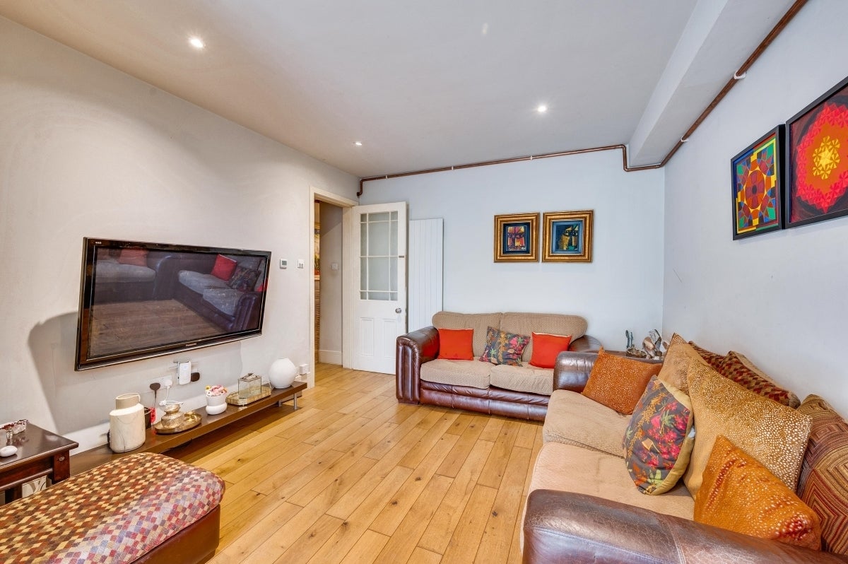 Flat Maygrove Road in Greater London