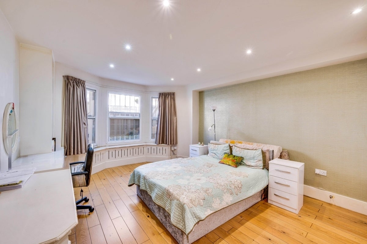 Flat Maygrove Road in Greater London