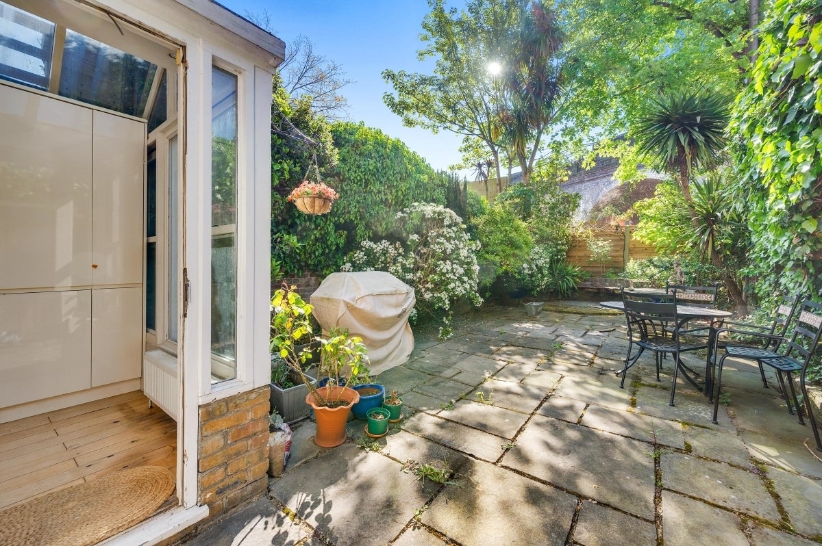 Flat Maygrove Road in Greater London