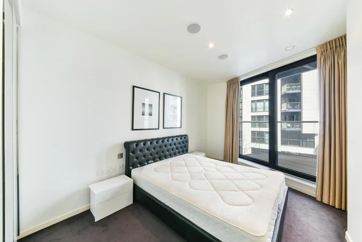 Flat Alexia Square in Greater London