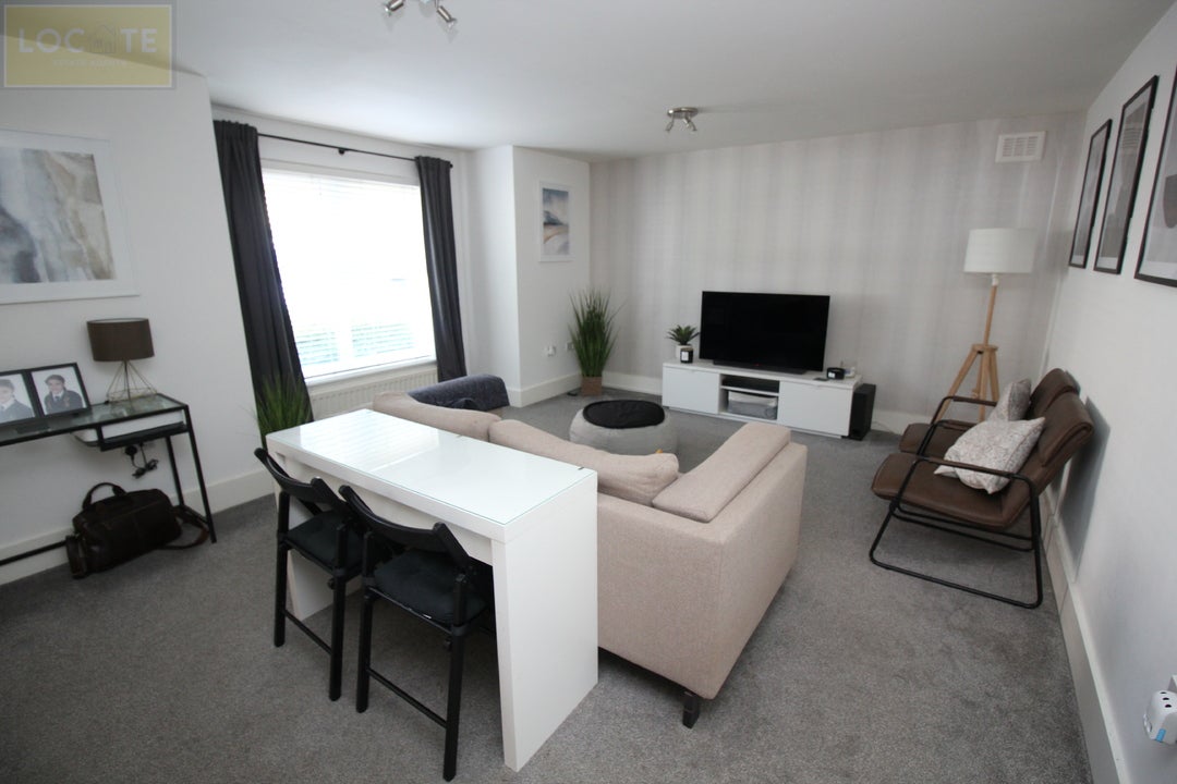 Flat Roe Green Loopline in Salford