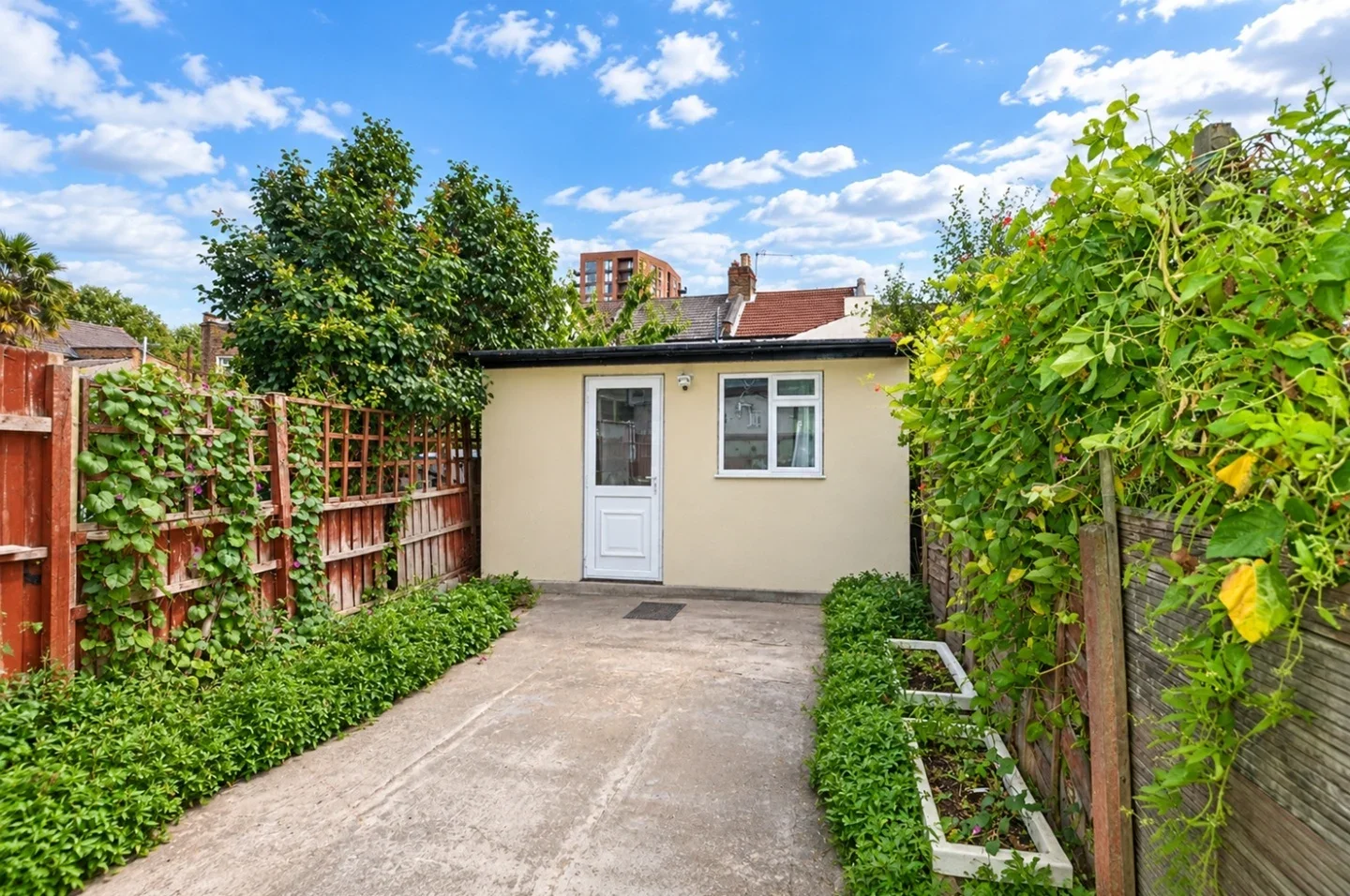 House Stamford Road in Greater London