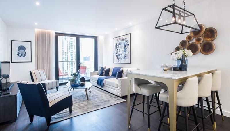 Flat Ponton Road in Greater London