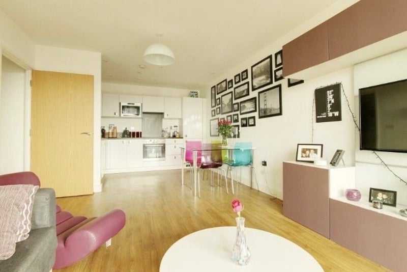 Room North Woolwich Road in Greater London