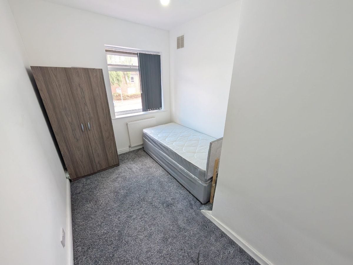 Room Worsley Road in Salford