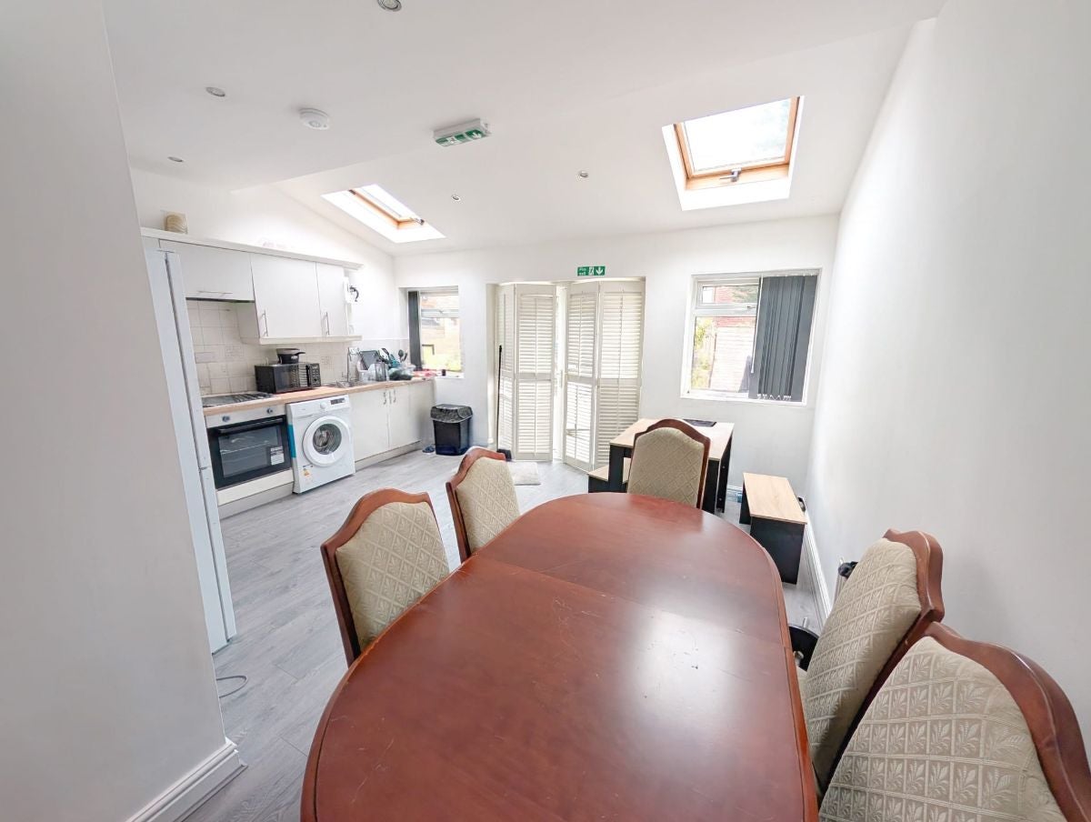 Room Worsley Road in Salford