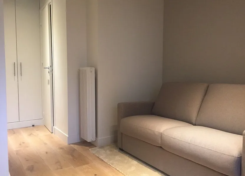 Appartement Cour de la Présidence à Paris