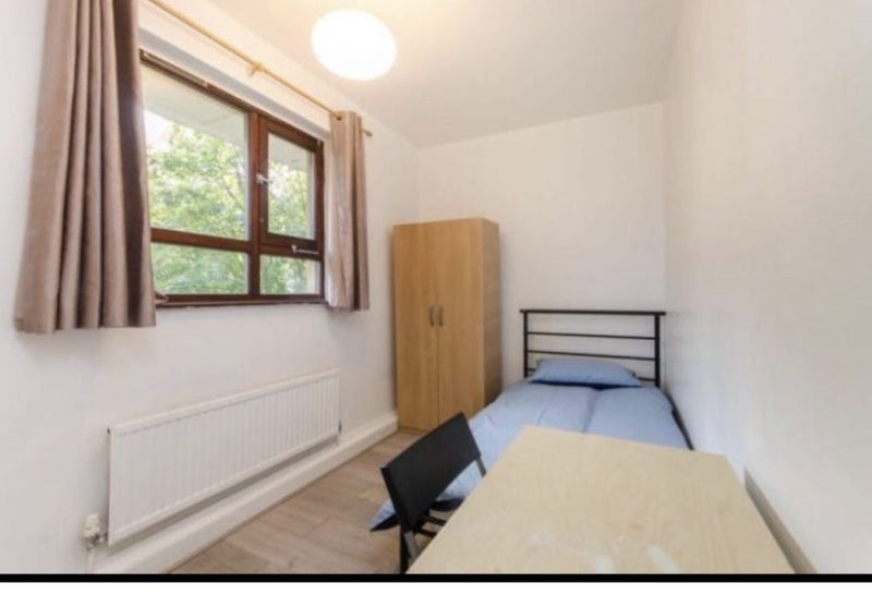 Room Harrison Street in Greater London