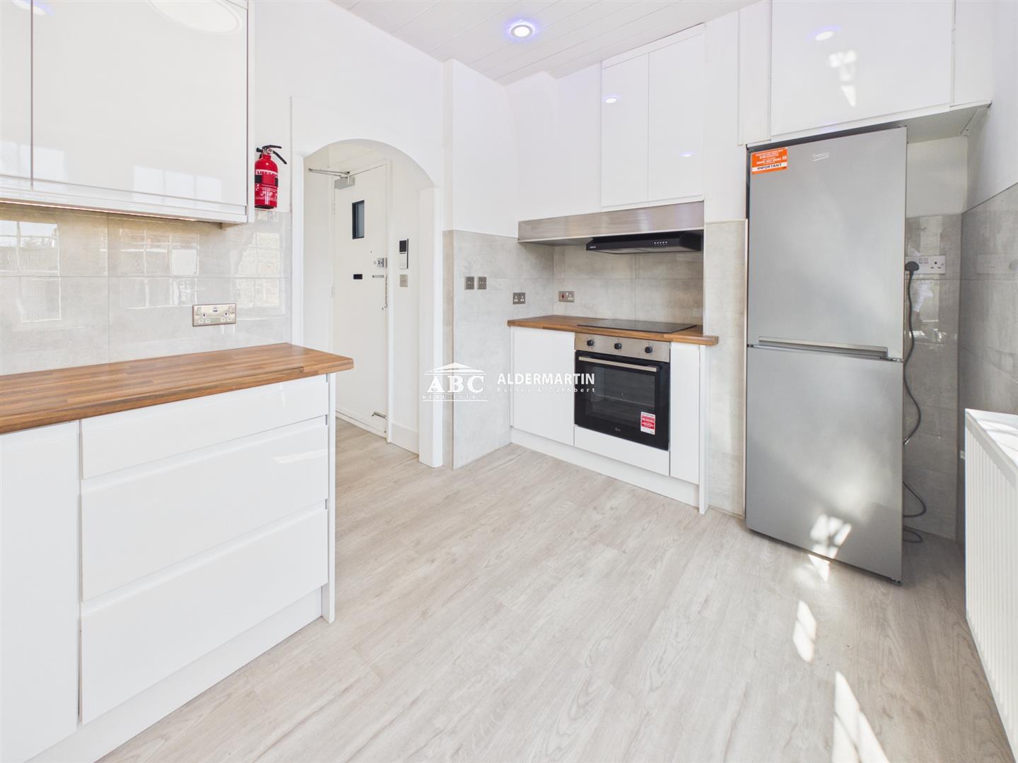 Flat Edgwarebury Lane in Greater London