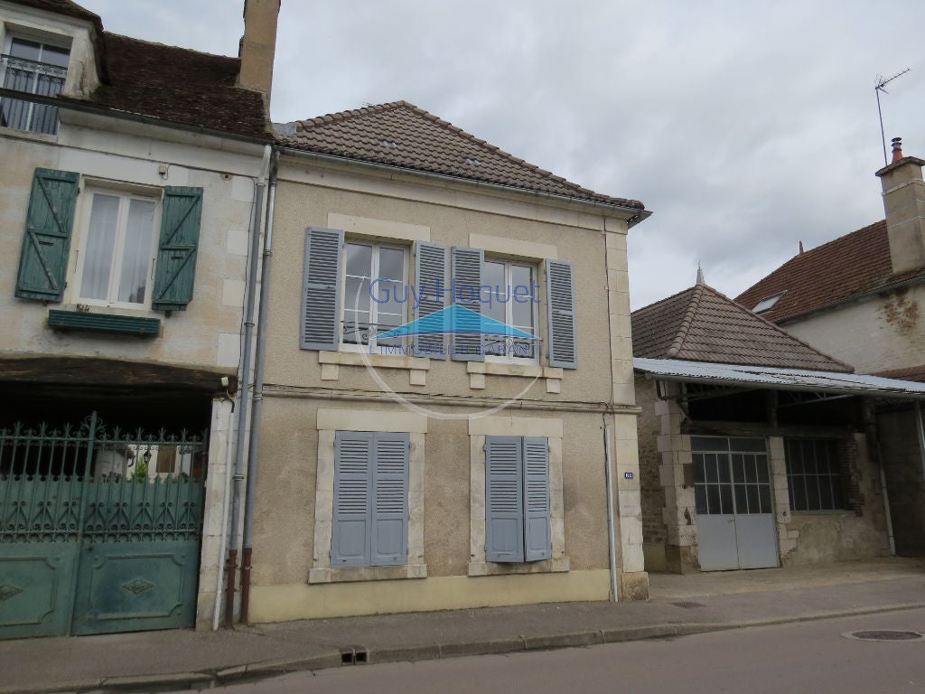 Flat Chemin de la Côte Saint-Martin in Vincelottes