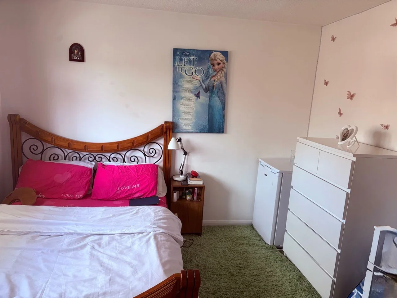 Room Surlingham Close in Greater London