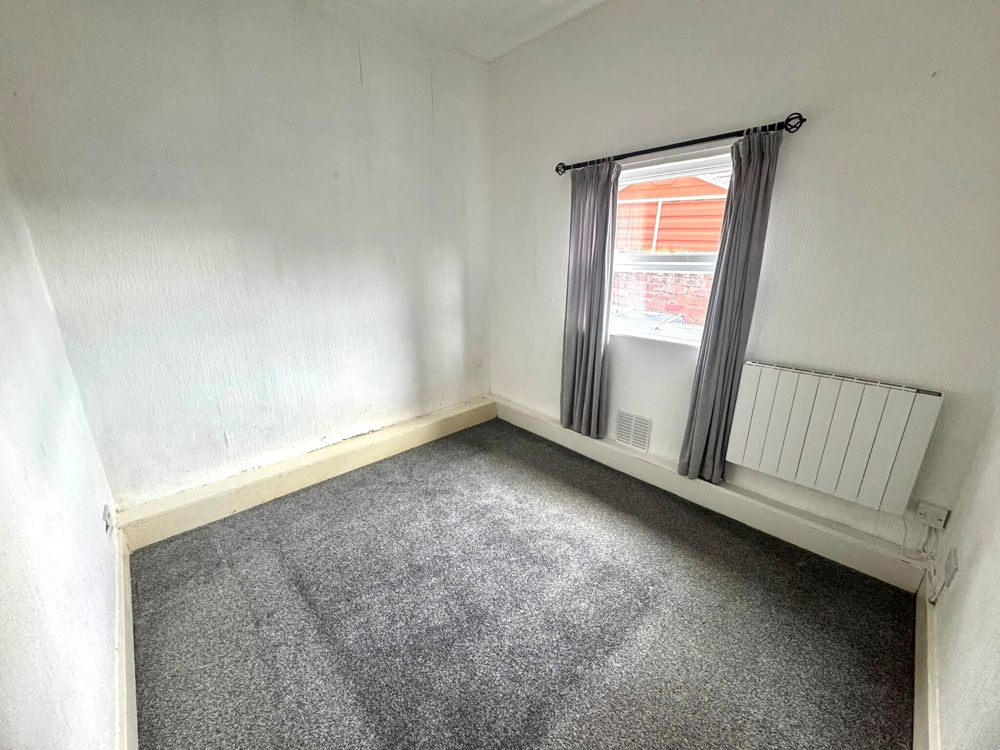 Flat Greenbank Road in Birkenhead