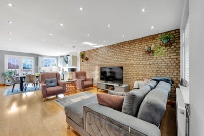 House Manor Way in London