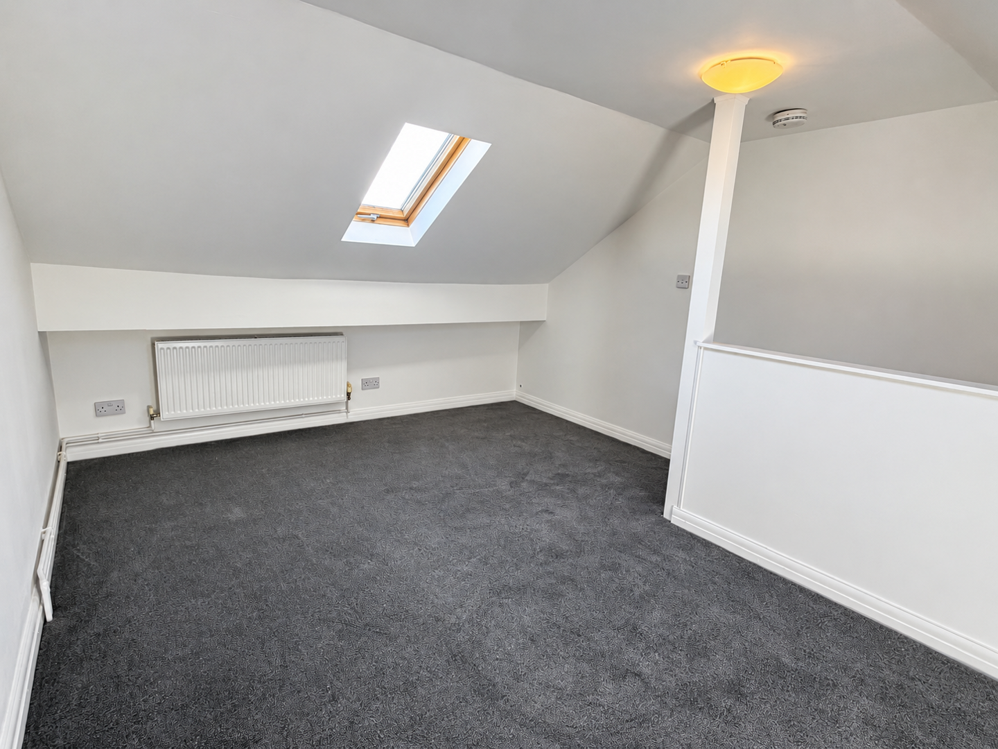 Flat New Lane in Ashfield