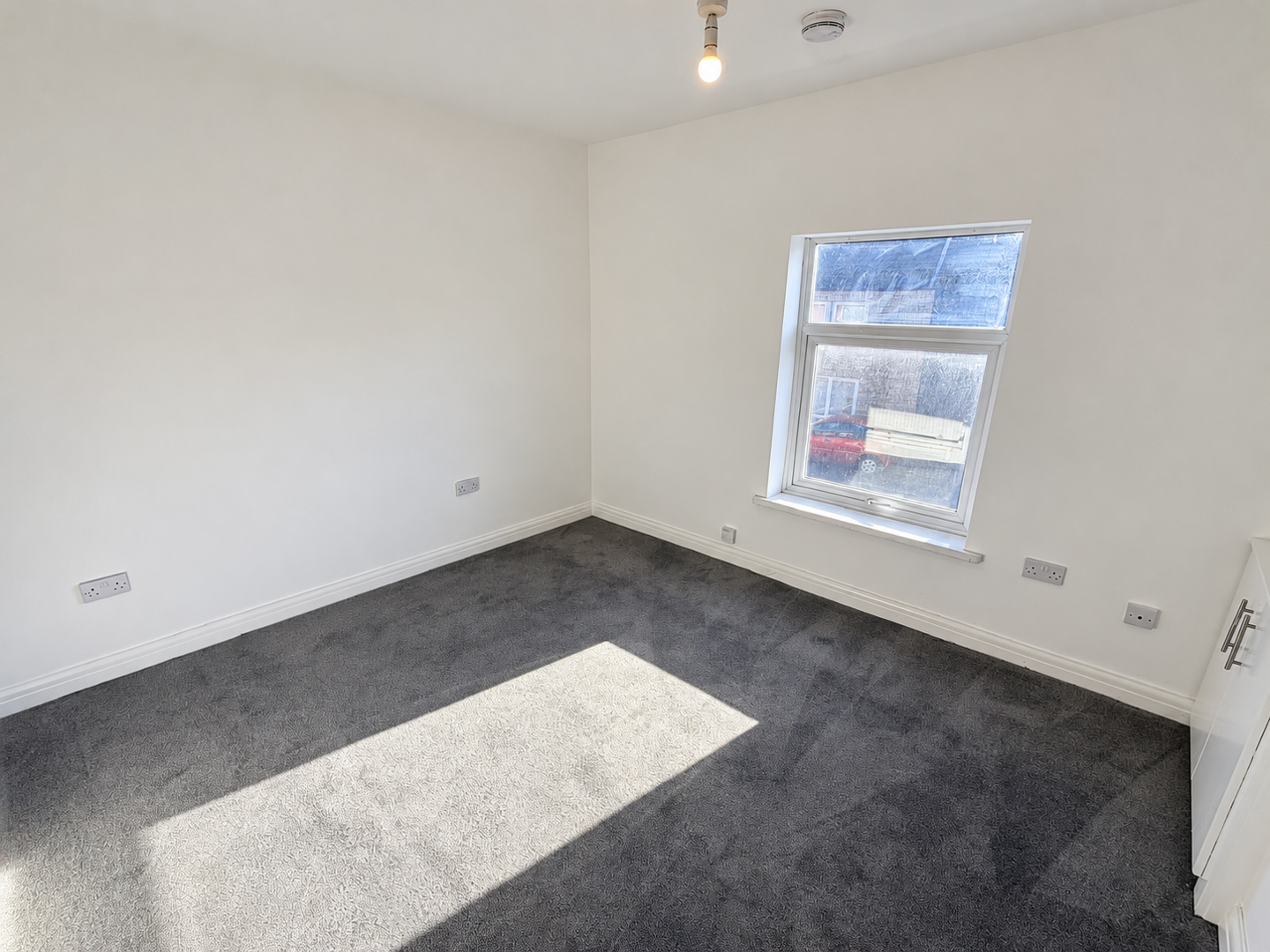 Flat New Lane in Ashfield