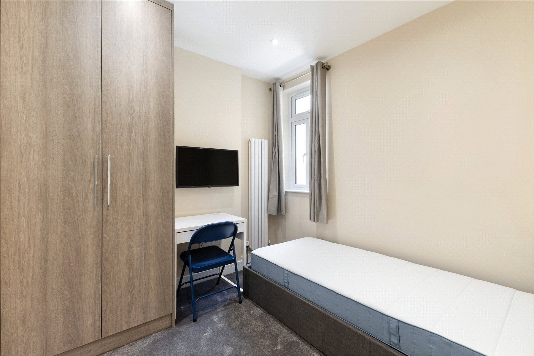 Flat Kilmaine Road in Greater London