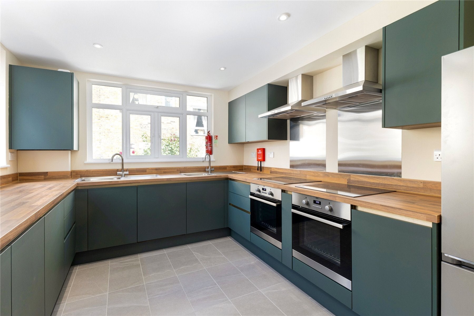 Flat Kilmaine Road in Greater London