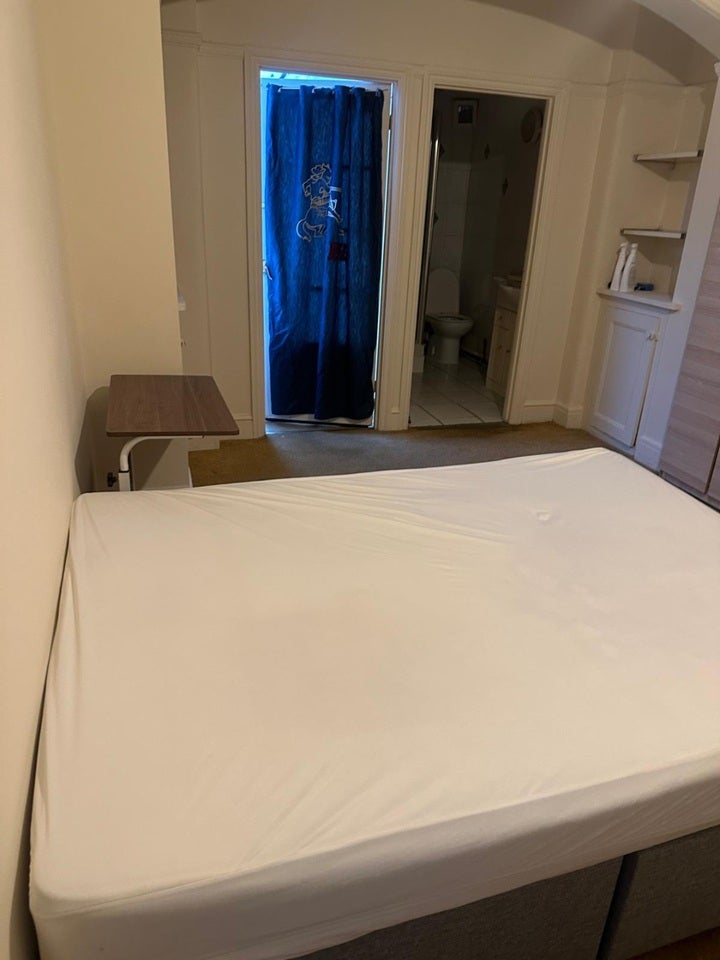 Room Beehive Lane in Greater London